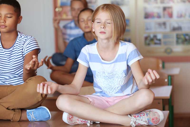 Yoga op school Janneke Lourens